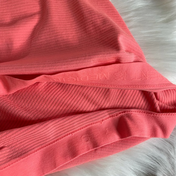Lululemon swiftly tech racerback tank size 6 - Picture 6 of 7